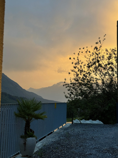 elopement couple mountains